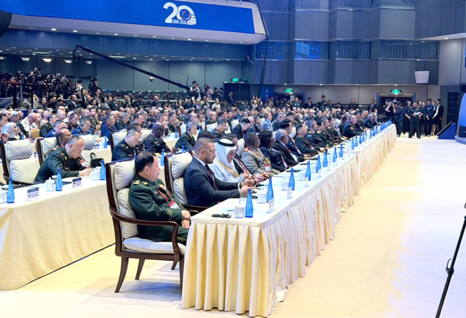 Aserbaidschans Verteidigungsminister nimmt am 13. Beijing Xiangshan Forum teil
