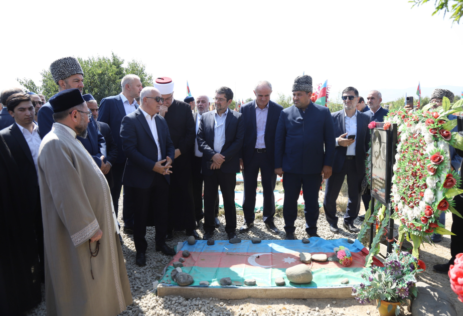 Yəhya Bakuvi Beynəlxalq Konfransının iştirakçıları Ağdam Şəhidlər xiyabanını ziyarət ediblər