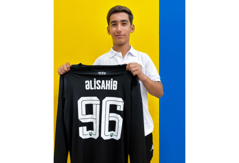 “Kəpəz” 15 yaşlı futbolçu ilə peşəkar müqavilə imzalayıb