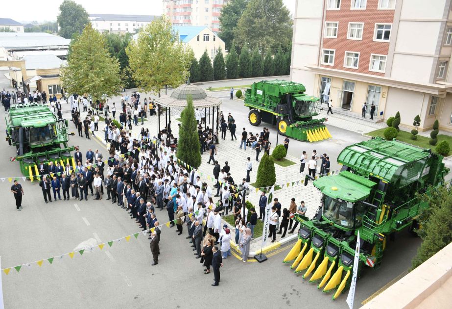 “John Deere” şirkətinin müasir kənd təsərrüfatı texnologiyaları ADAU-da təqdim olunub