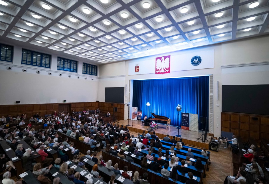 Azerbaijani pianist performs solo concert at Warsaw University