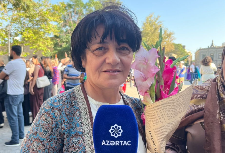 Gülzadə Abdulova: Nümayiş etdirdiyimiz geyimlər tarixi fotoşəkillər əsasında hazırlanıb