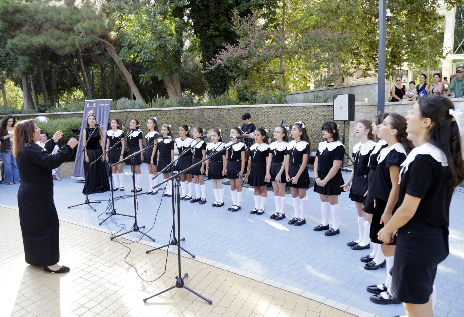 Üzeyir Hacıbəyli XVIII Beynəlxalq Musiqi Festivalı çərçivəsində “Retro-dalğası” adlı xor konserti olub
