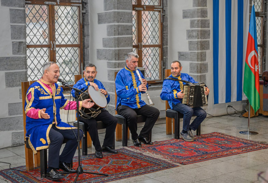 «Саз и балабан»: Азербайджанская фольклорная музыка и танцы представлены в Эстонии