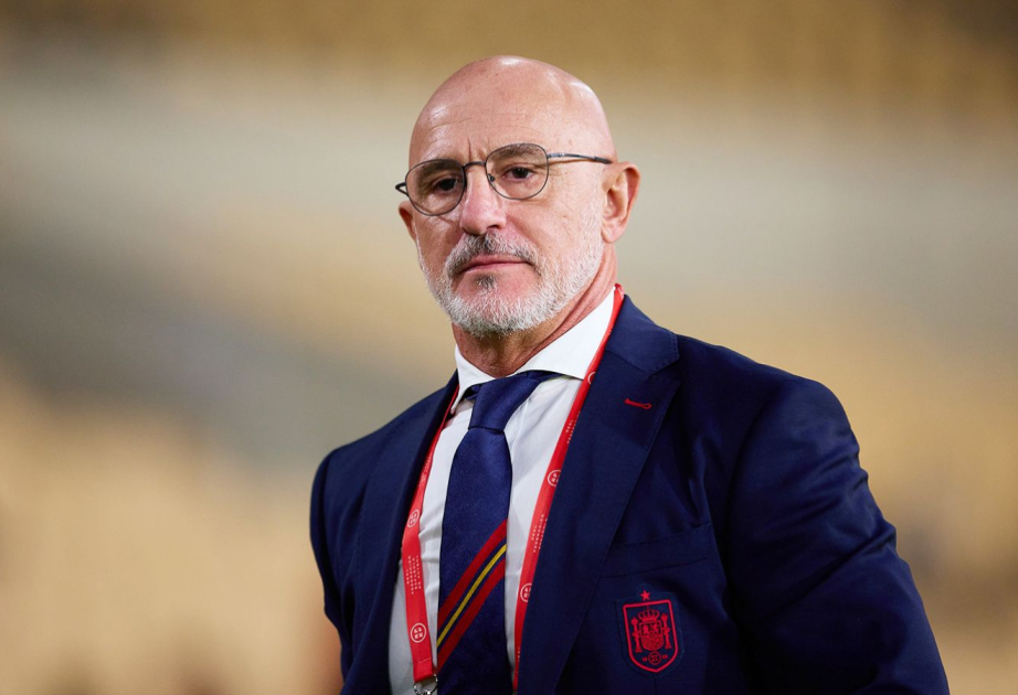 España renueva el contrato de Luis de la Fuente hasta 2032