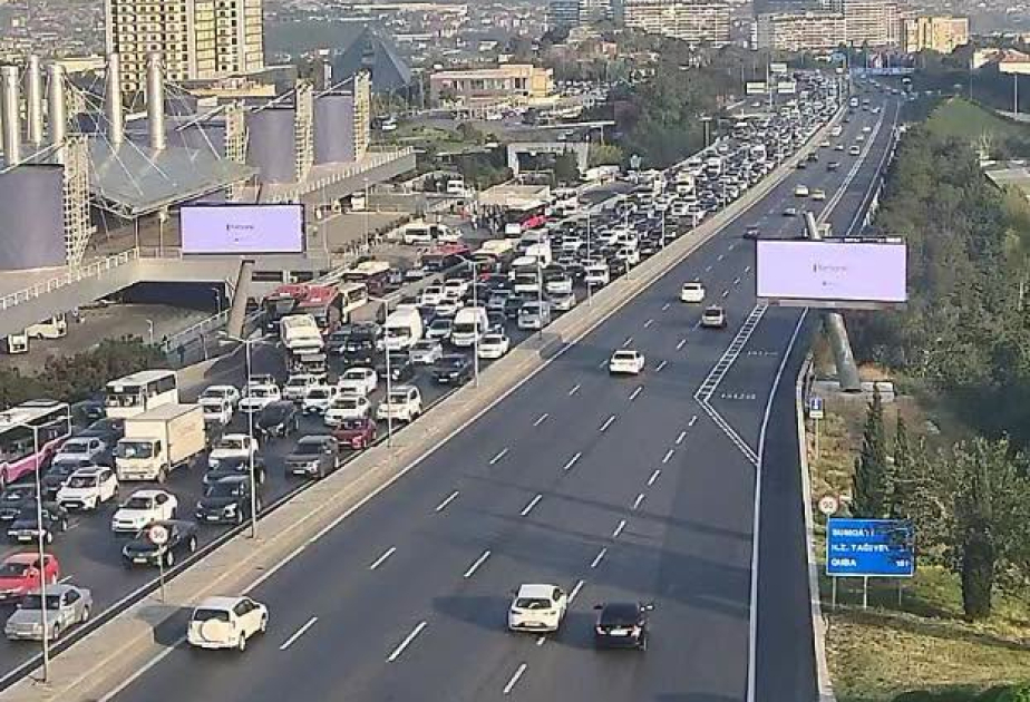 Bakıda bəzi yollarda nəqliyyatın hərəkətində sıxlıq yaranıb