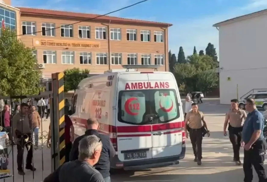 Türkiyədə məktəbin qarşısında silahlı insident olub, yaralılar var