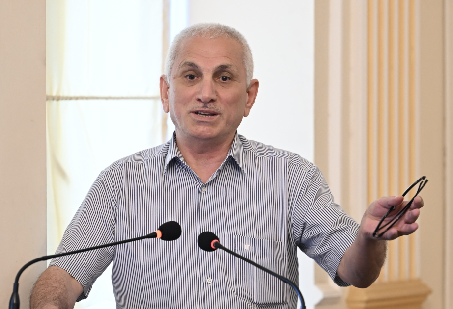 Tarixçi-alim: İrəvandakı kilsənin fasadı Türkiyədən gətirilən qırmızı tuf daşı ilə bərpa edilib