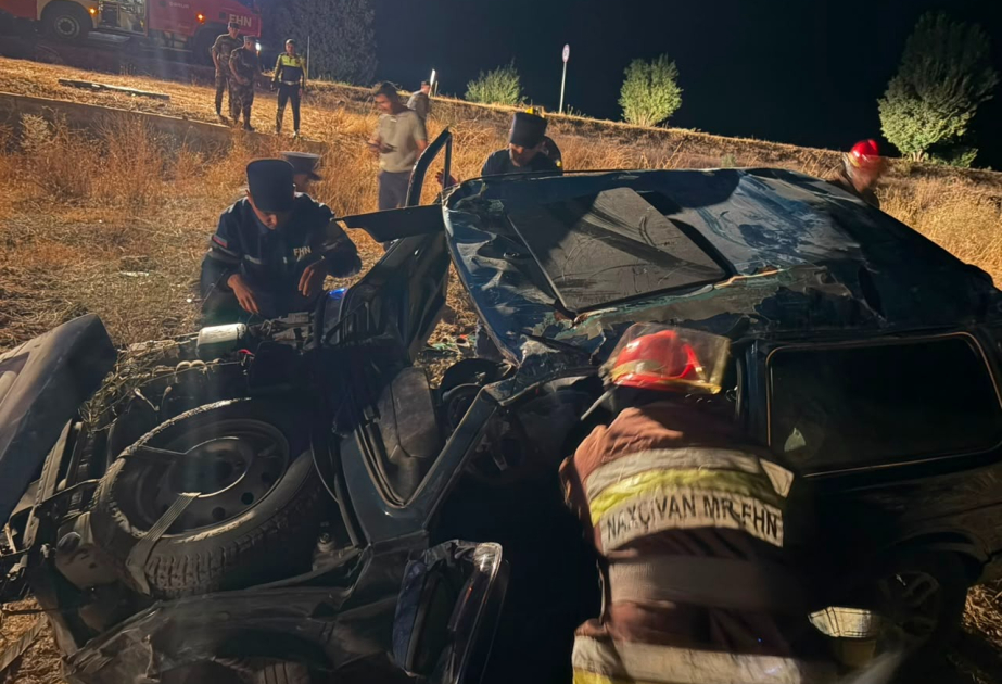Şərurda yol qəzası zamanı avtomobildə sıxılı vəziyyətdə qalan şəxslər xilas edilib