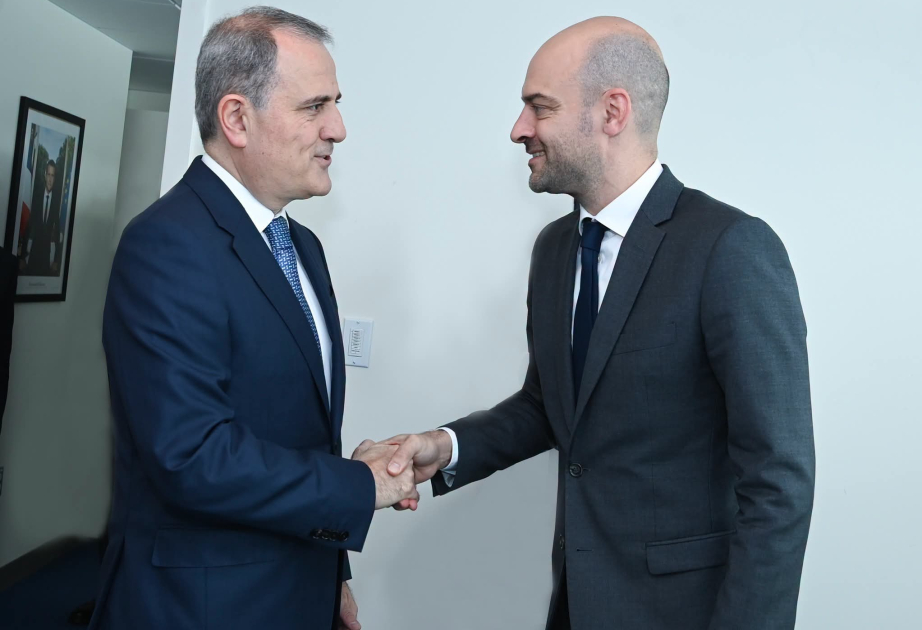 Les ministres des Affaires étrangères de l'Azerbaïdjan et de la France discutent des questions d'intérêt commun