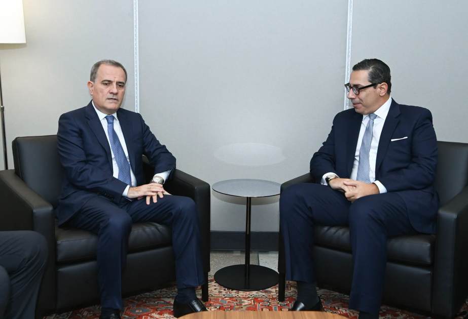 Xarici işlər naziri Ceyhun Bayramov kiprli həmkarı ilə görüşüb
