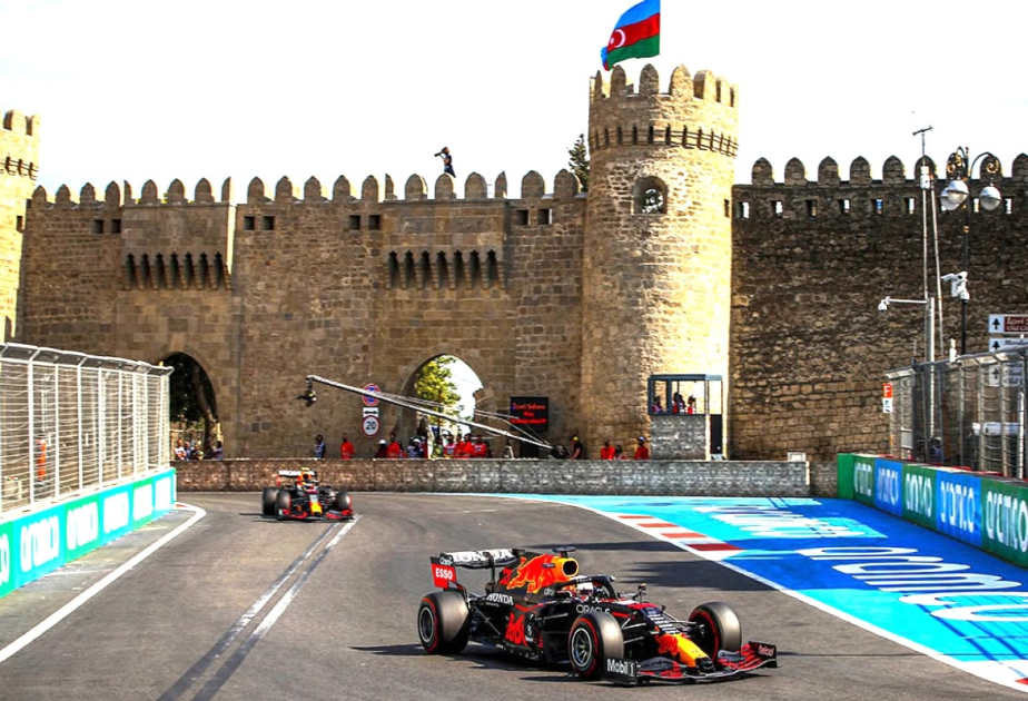 Bakıda Formula 2 yarışı üzrə sərbəst yürüşə start verilib