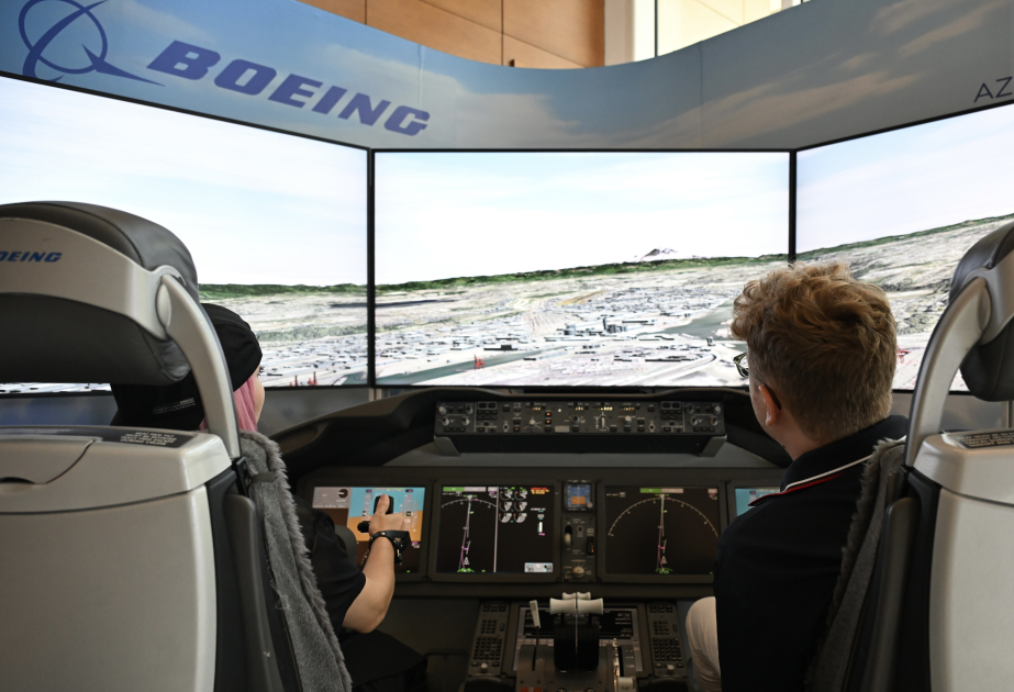 Bakıda “Boeing 787 Dreamliner” uçuş simulyatoru təqdim edilib