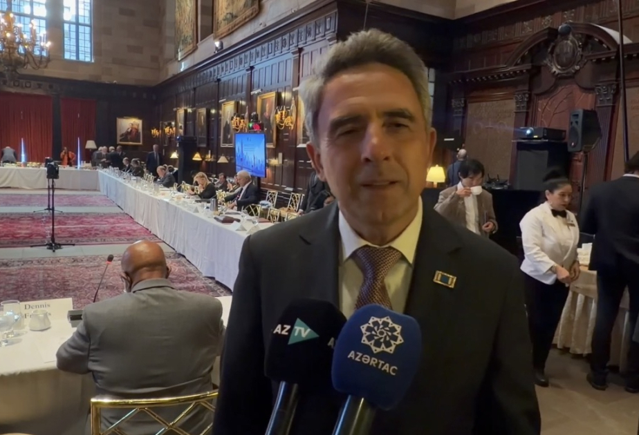 Rosen Plevneliev: “El Centro Internacional Nizami Ganjavi propone vías para resolver los problemas relacionados con las múltiples crisis”