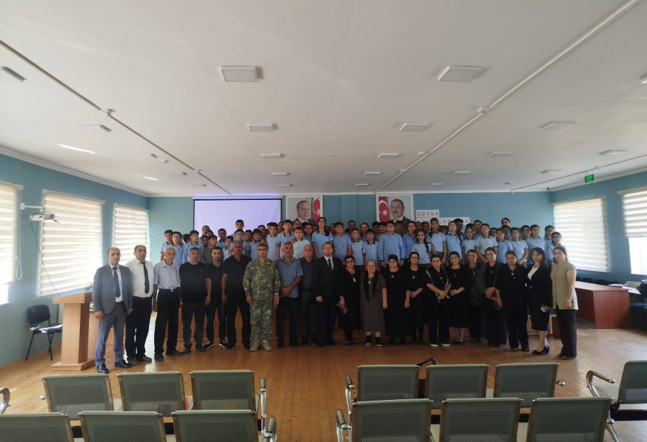 Oğuzda məktəblilər Anım Gününü qeyd ediblər