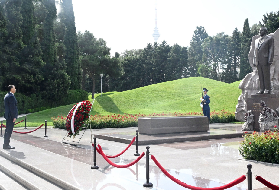 Tajik PM pays tribute to Azerbaijan’s National Leader Heydar Aliyev