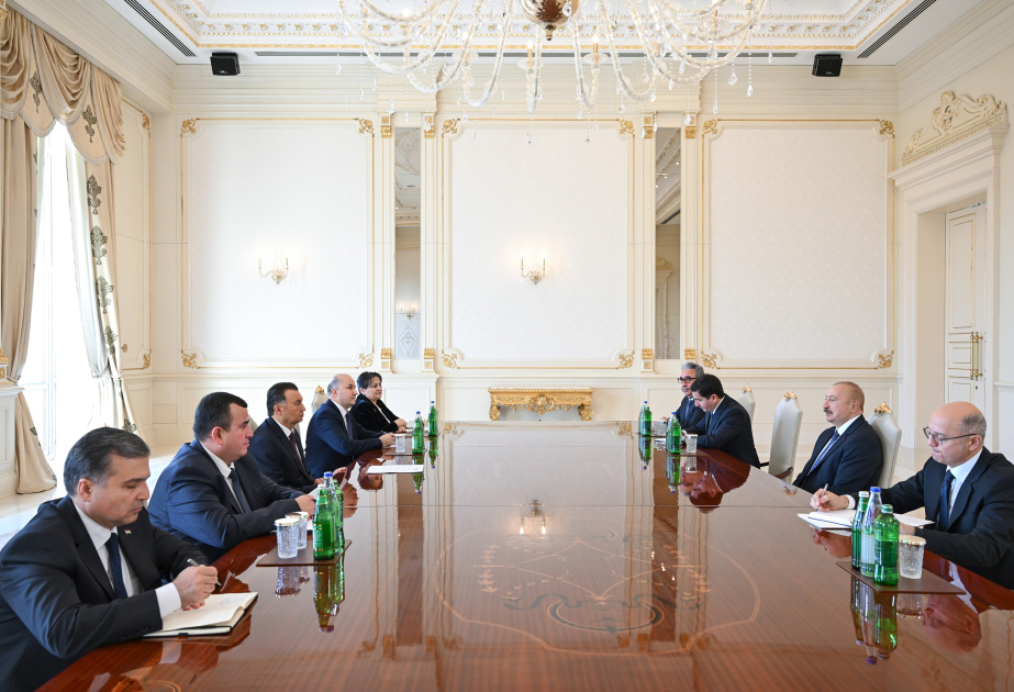 Le président azerbaïdjanais reçoit le Premier ministre du Tadjikistan VIDEO