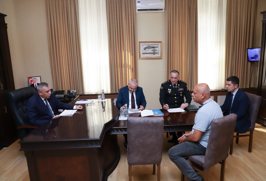 Dövlət Xidmətinin rəisi Naxçıvanda vətəndaşların müraciətlərini dinləyib