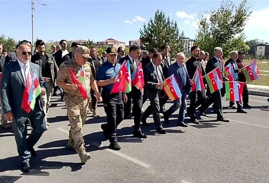 Qars şəhərində şəhidlərimizin əziz xatirəsinə həsr olunan yürüş baş tutub