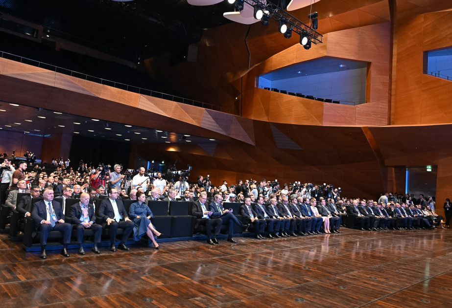 First day of Second Azerbaijan International Investment Forum wraps up