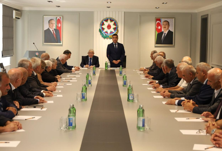 Yevlax və Ucarda ağsaqqalların hesabat-seçki konfransları olub
