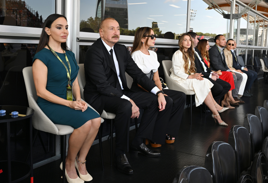 Le président Ilham Aliyev et la première dame Mehriban Aliyeva assistent à la course principale du GP d'Azerbaïdjan de Formule 1 MIS A JOUR VIDEO