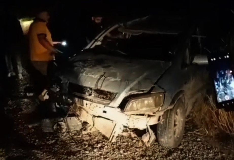 Siyəzəndə minik avtomobili aşıb, yaralılar var
