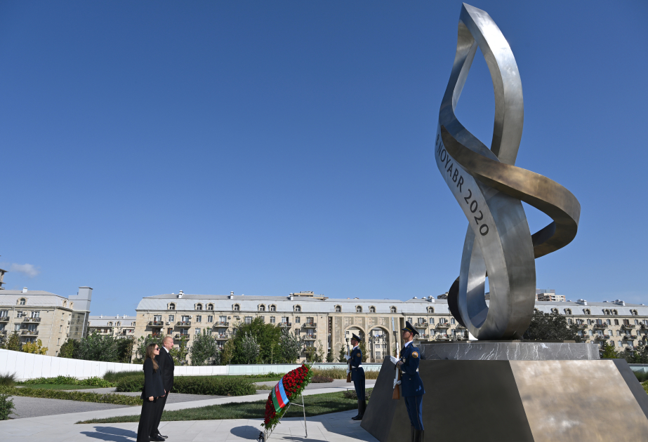 Президент Ильхам Алиев по случаю Дня памяти посетил Парк Победы в Баку