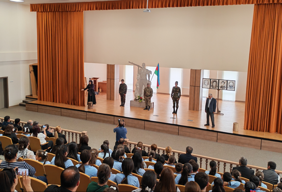 Ağdamda Anım Günü münasibətilə “Mübariz” tamaşası nümayiş olunub, sərgi açılıb