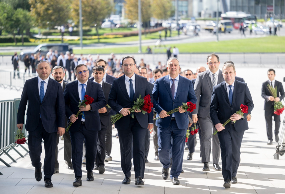 Kənd Təsərrüfatı Nazirliyinin kollektivi şəhidlərimizin xatirəsini ehtiramla yad edib