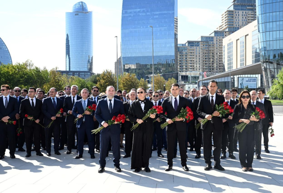 Mədəniyyət Nazirliyinin kollektivi şəhidlərin xatirəsini yad edib