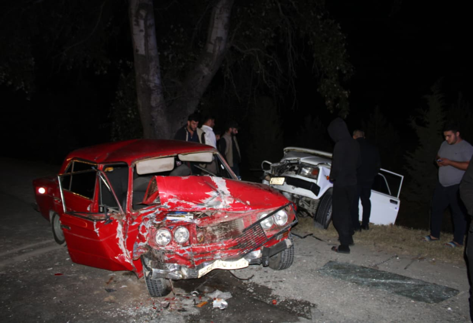 Xaçmazda iki avtomobil toqquşub, üç nəfər ağır xəsarət alıb