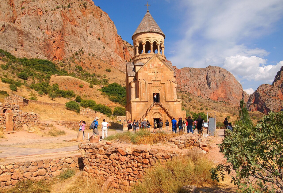 Qərbi Azərbaycanda tarixi abidələrimiz - Amağu məbədi