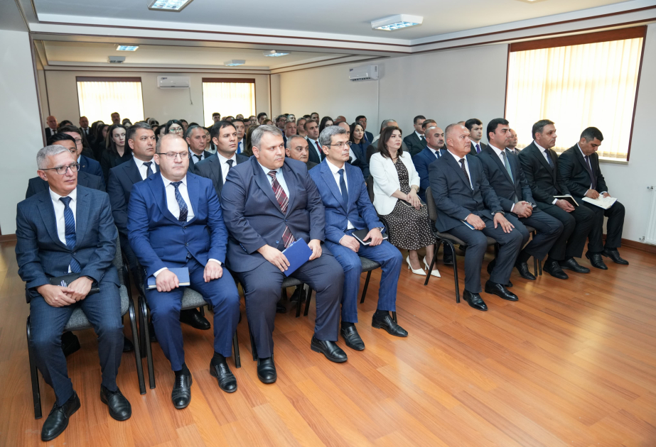 Naxçıvan Muxtar Respublikasının təhsil naziri kollektivə təqdim olunub