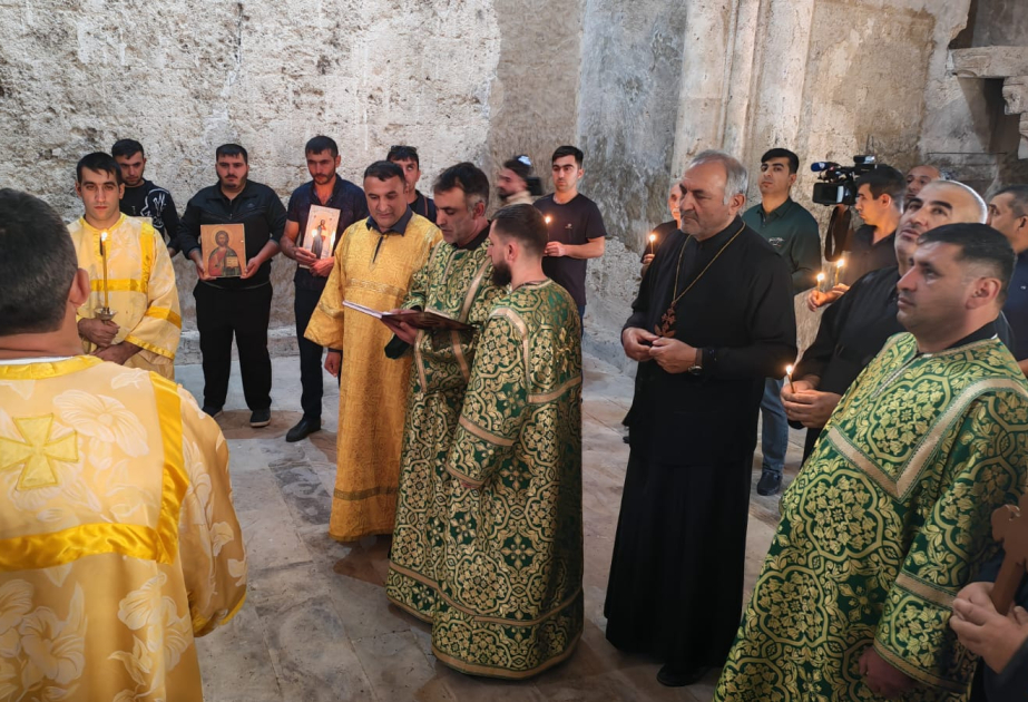 Vertreter der albanisch-udischen christlichen Gemeinde Aserbaidschans besuchen Klosterkomplex Khudavang in Kelbadschar