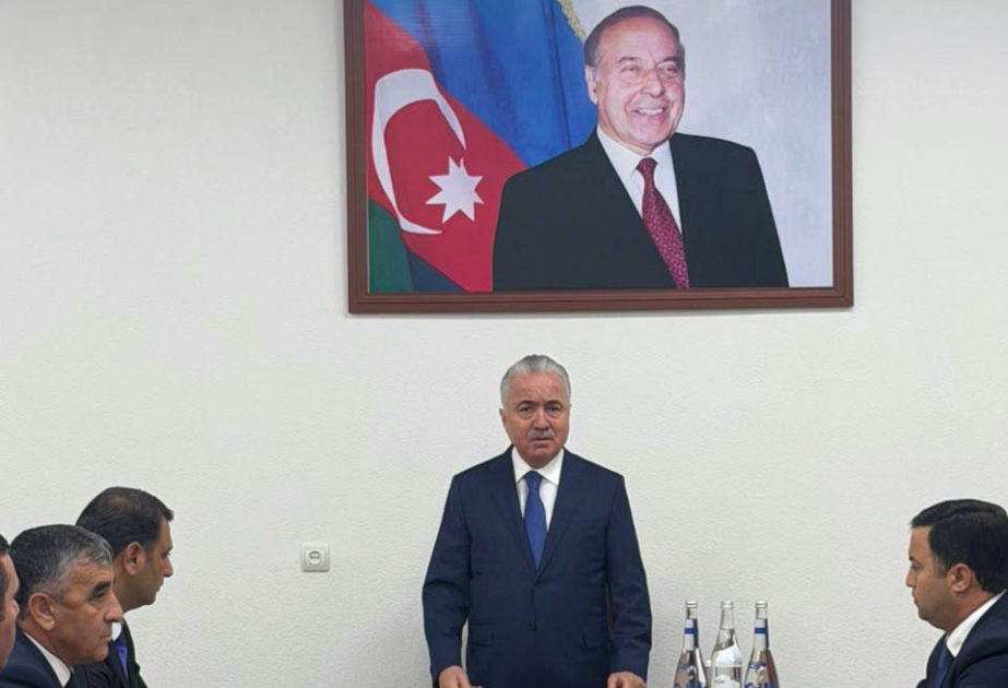 Gədəbəy Rayon İcra Hakimiyyətinin başçısı kollektivə təqdim olunub