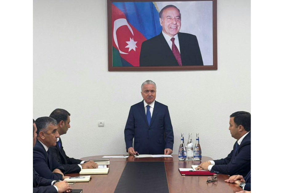 Gədəbəy Rayon İcra Hakimiyyətinin başçısı kollektivə təqdim olunub