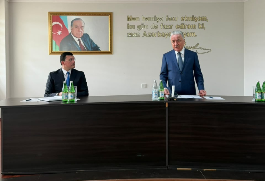 Qaradağ Rayon İcra Hakimiyyətinin başçısı kollektivə təqdim olunub