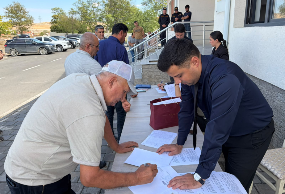 Şükürbəyli kəndində daha 9 ailəyə evlərinin açarları təqdim olunub YENİLƏNİB