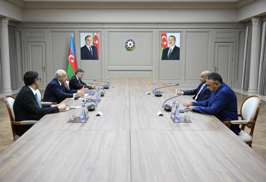 Премьер-министр Али Асадов встретился с президентом Международной федерации плавания