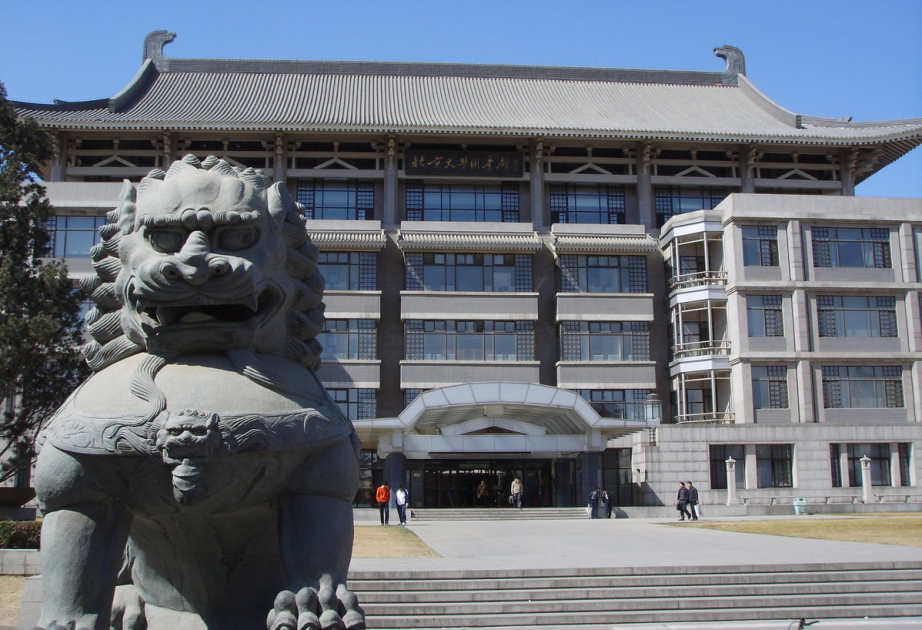 Azerbaijani language classes resume at Peking University