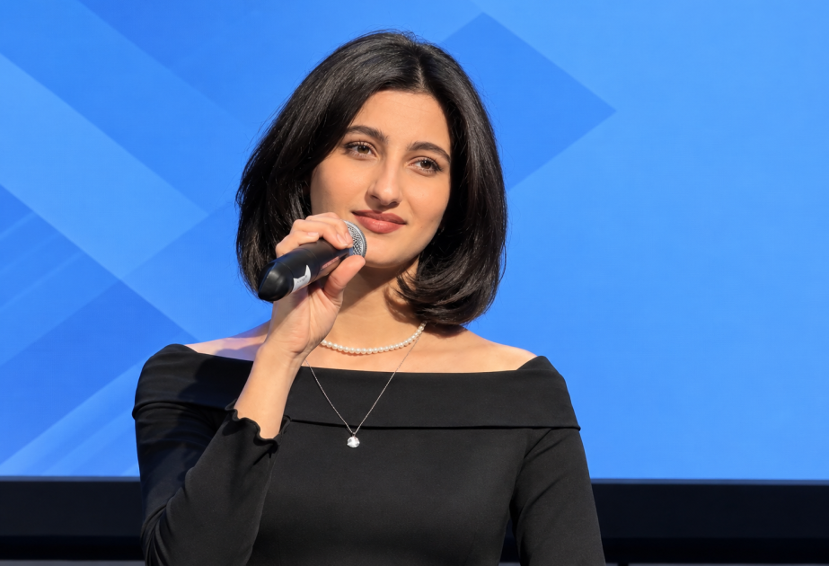 Tacikistandan olan gənc sənətçi: Azərbaycan musiqisində doğma nəsə hiss edirəm