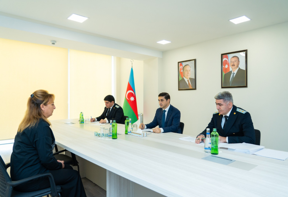 Ədliyyə naziri Xankəndi şəhərində vətəndaşların müraciətlərini dinləyib