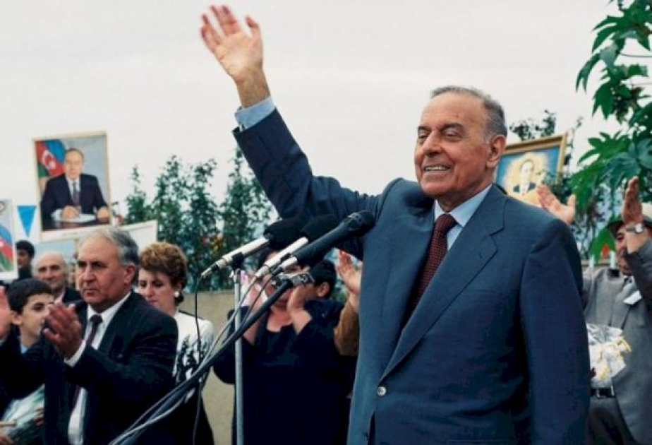 Tural Gəncəliyev: 3 oktyabr Azərbaycan dövlətçiliyinin möhkəmlənməsi yolunda tarixi dönüşün rəmzlərindəndir