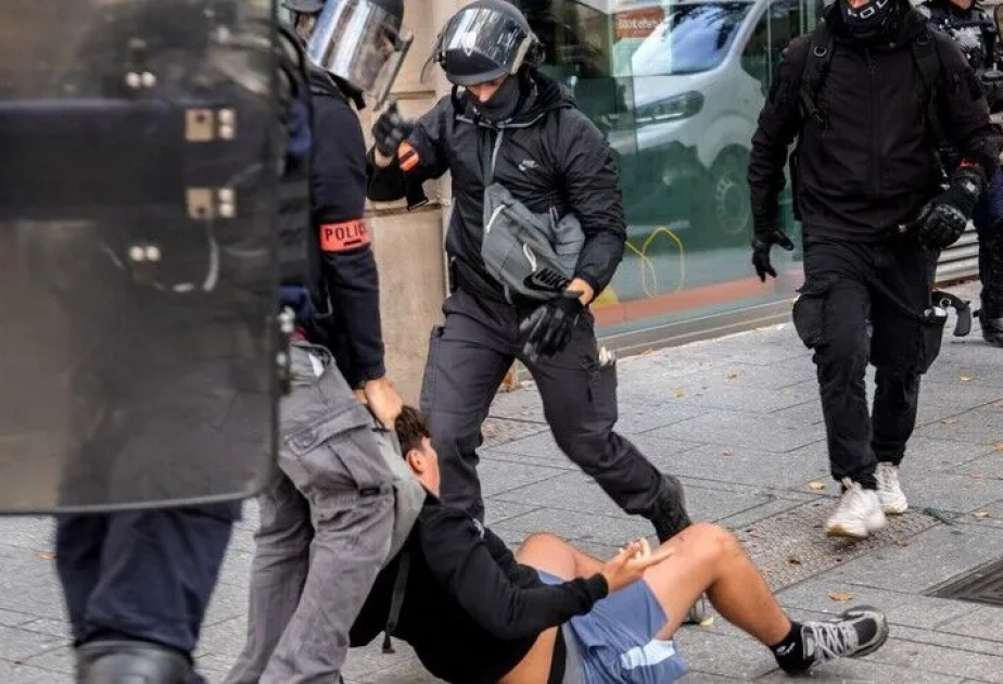 Fransada lisey şagirdi polis tərəfindən açılan atəşdən sonra bir gözünü itirib