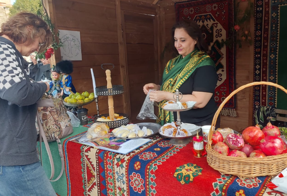 “Tbilisoba” bayramında “Azərbaycan guşəsi”ni yüzlərlə insan ziyarət edib