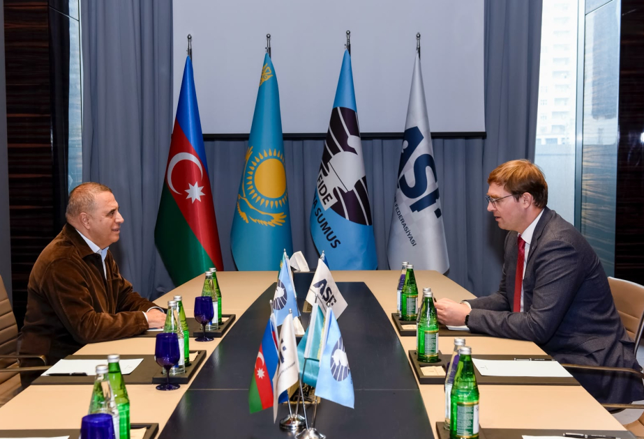 FIDE President arrives in Baku