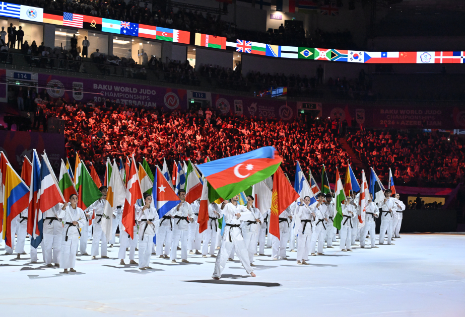 La cérémonie d'ouverture des Championnats du monde de judo se déroule à Bakou
