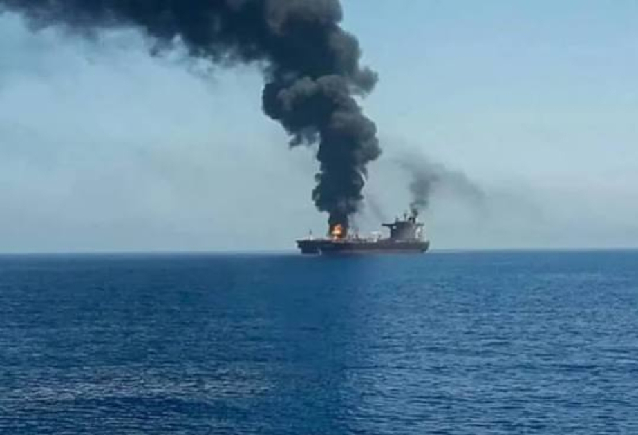 Hörmüz boğazında tanker naməlum mənşəli mərmi ilə vurulub
