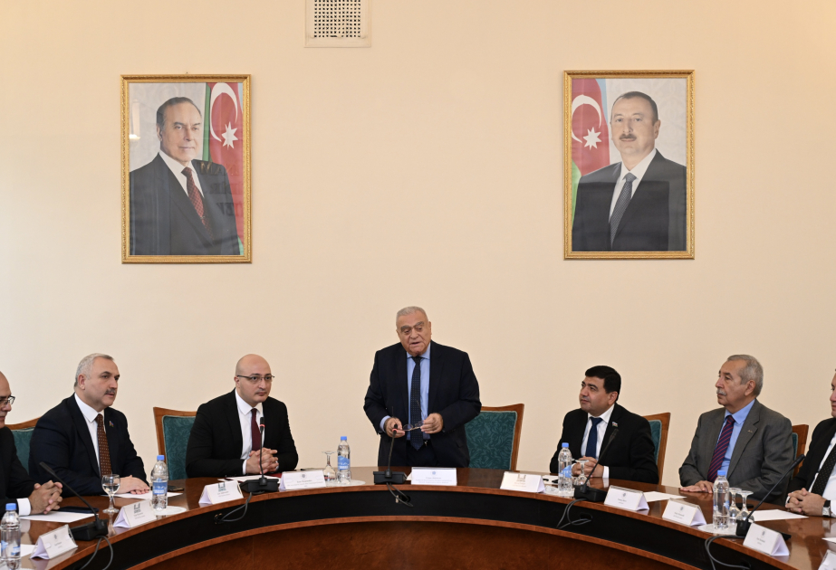“YAP-ın VIII Qurultayında Prezident İlham Əliyevin çıxışındakı əsas mesajlar” - DİA-da dəyirmi masa